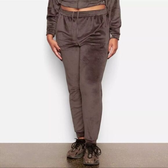 NWT‎ SKIMS Velour Velvet Jogger Fleece Pants Women’s Size XL Amethyst Loungewear